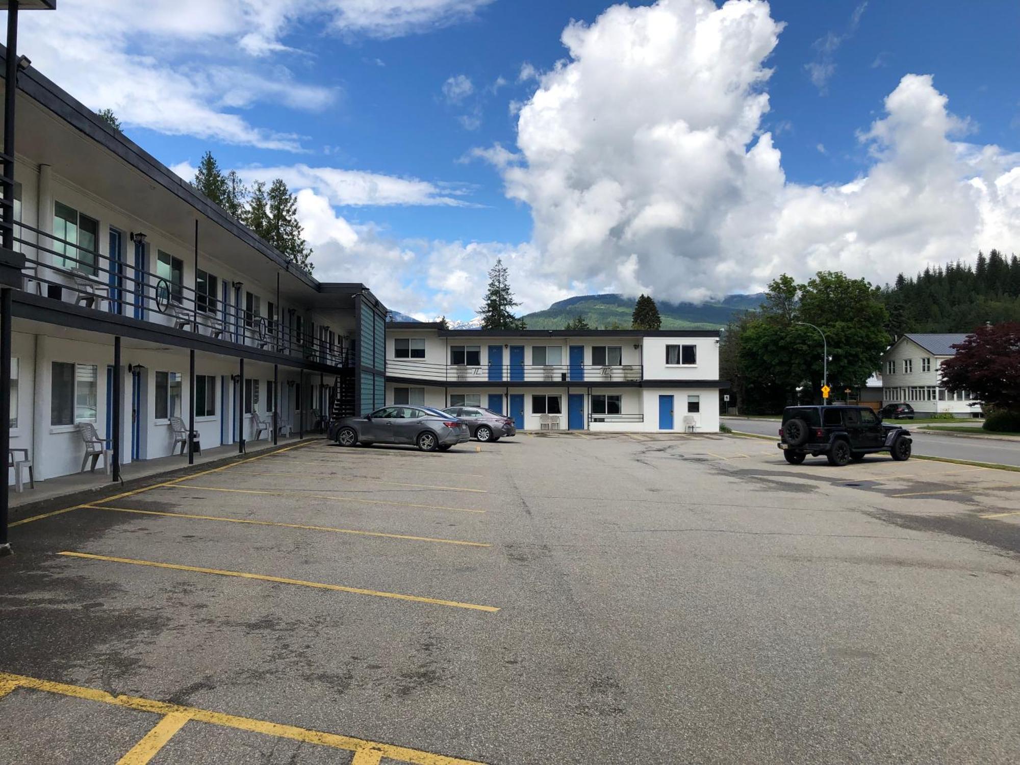 Revelstoke Lodge Exterior foto