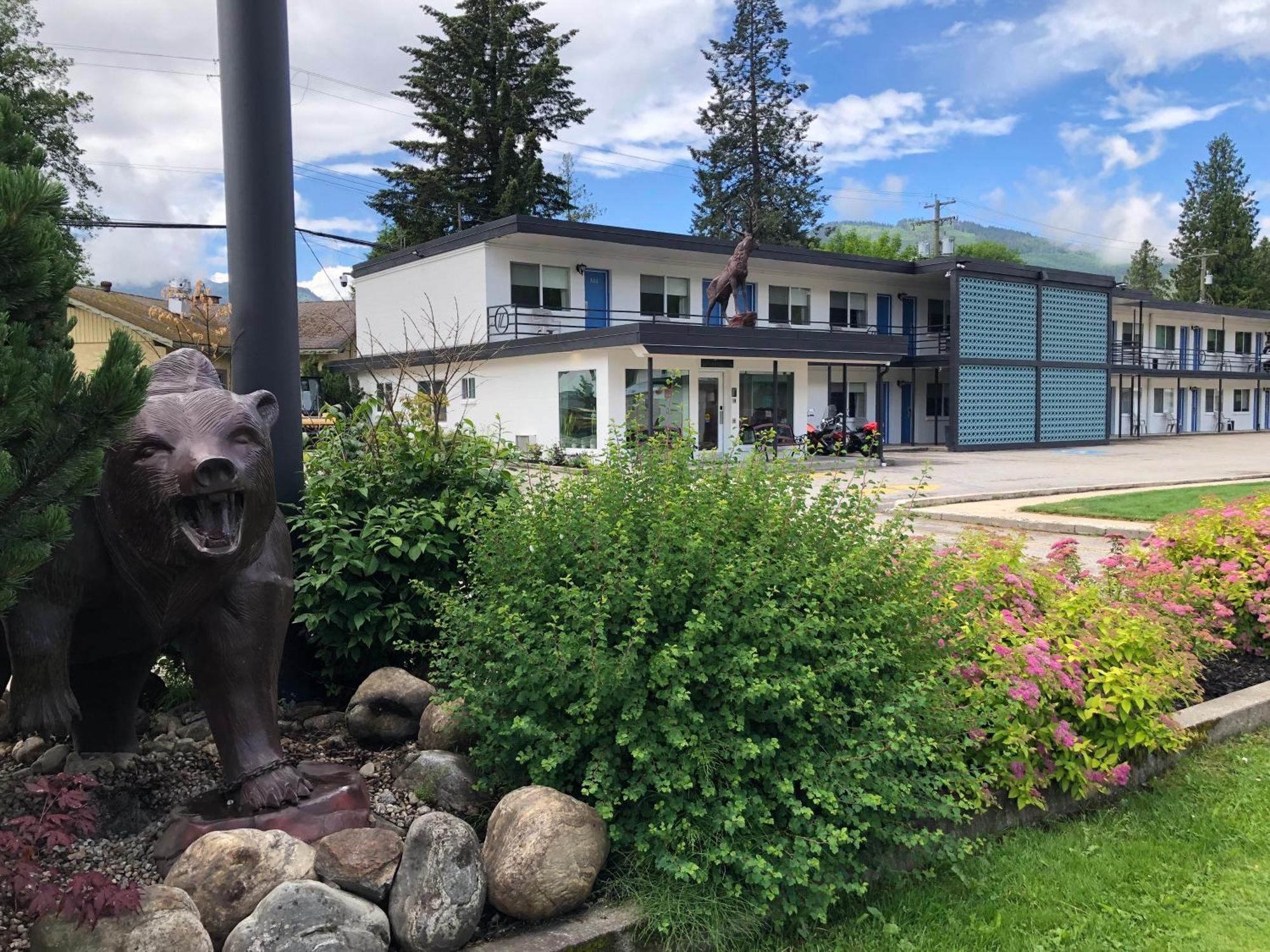 Revelstoke Lodge Exterior foto